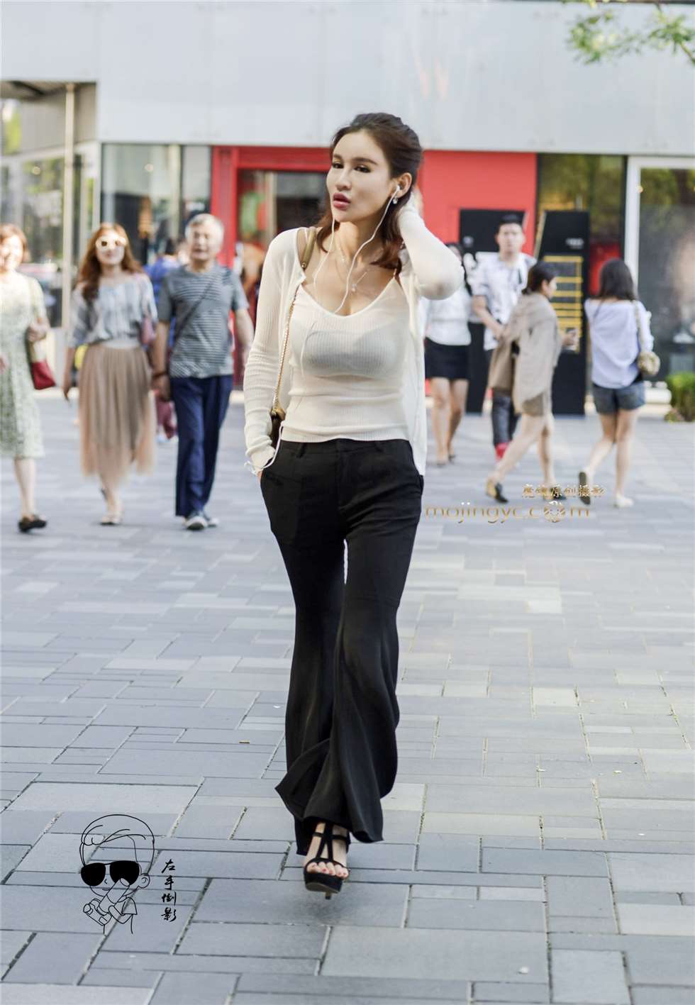 图片[4]-靚胸美女显魅力（2017-1-23-10P）左-街拍流行馆