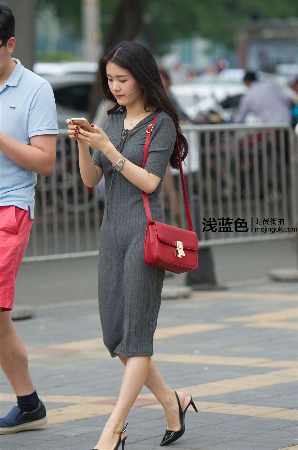 图片[2]-灰裙苗条美女（23p）-街拍流行馆