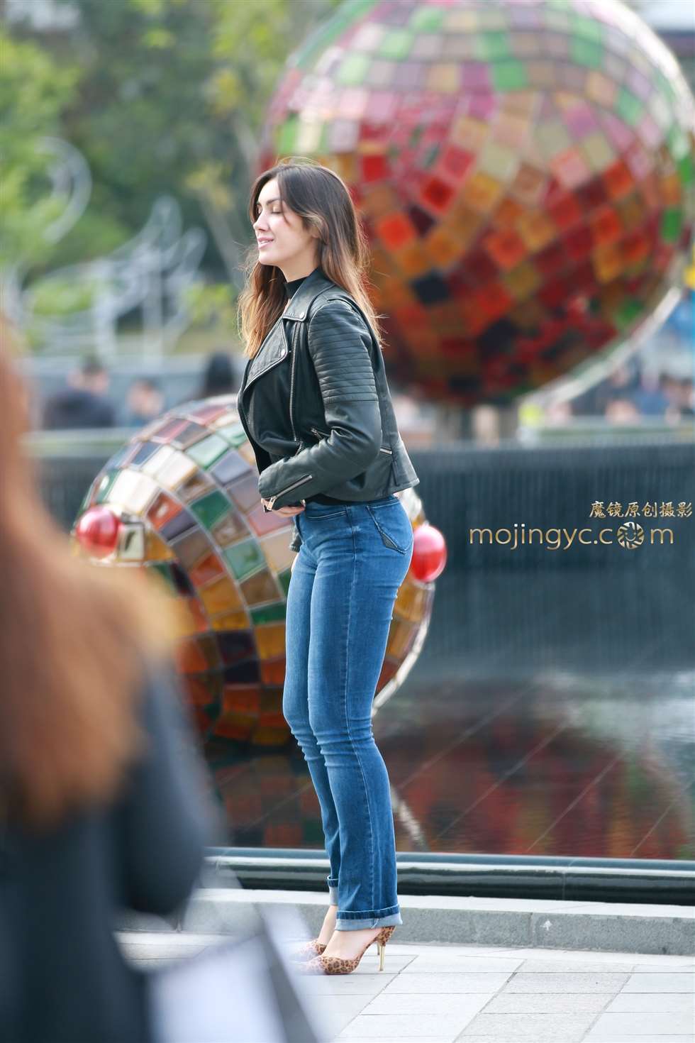 图片[3]-外国友人的肥臀牛仔-街拍流行馆