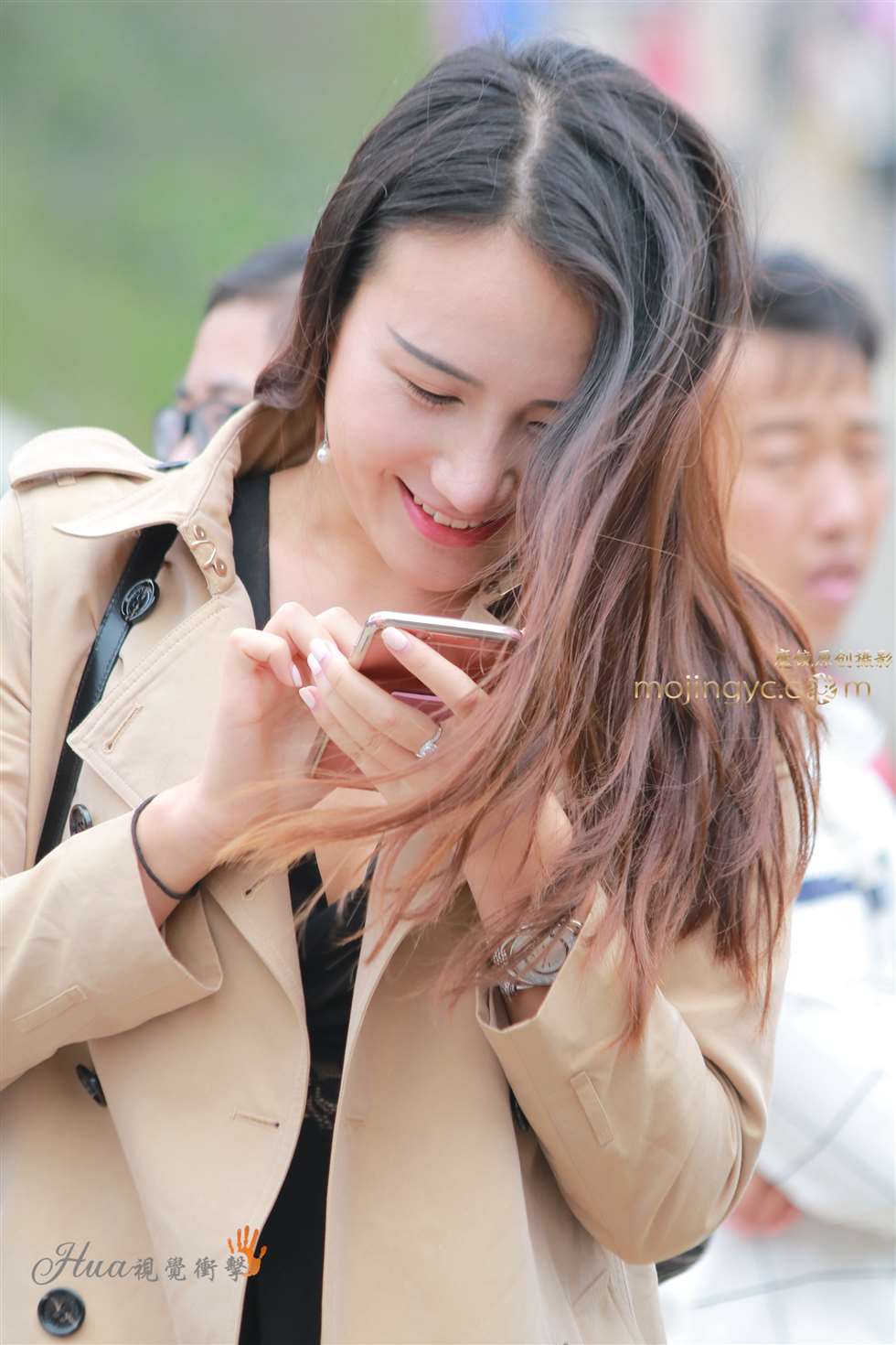图片[2]-时装周长款外套气质靓丽美女-街拍流行馆