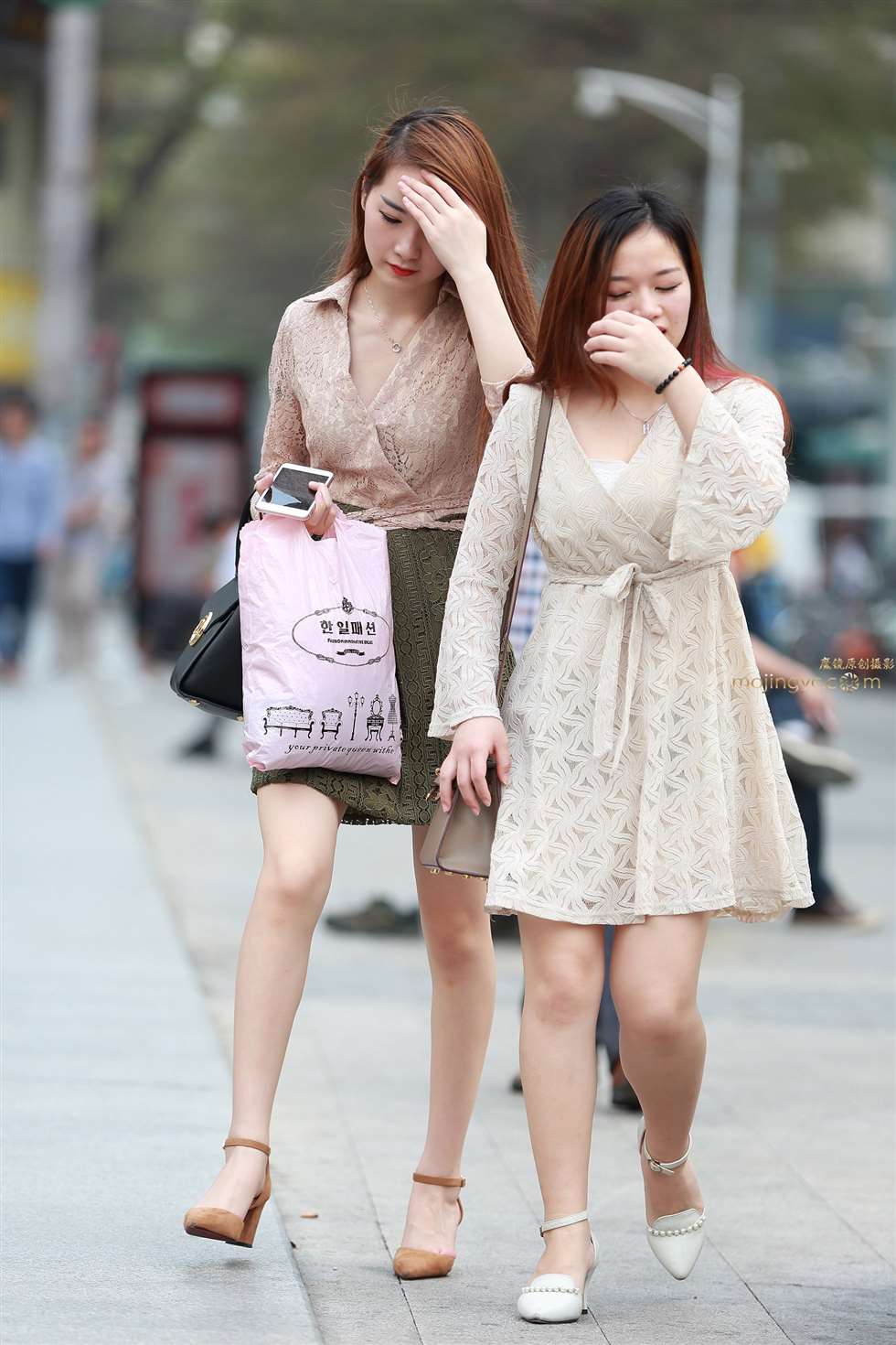 图片[5]-短裙，裸腿，高跟（10）-街拍流行馆