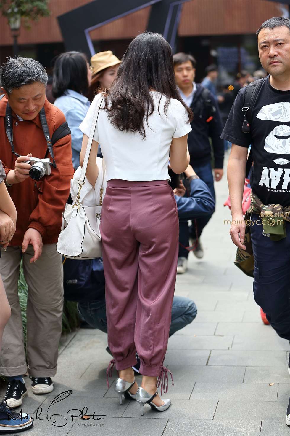 图片[3]-白衣紫裤美臀-街拍流行馆
