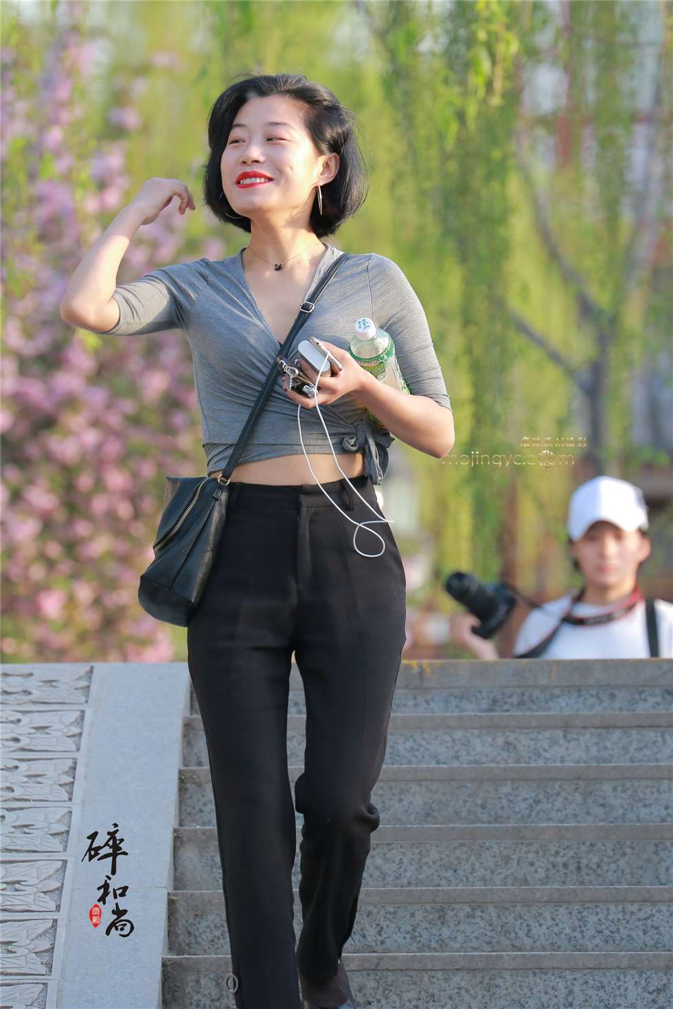 图片[4]-低胸少妇（13P）-街拍流行馆