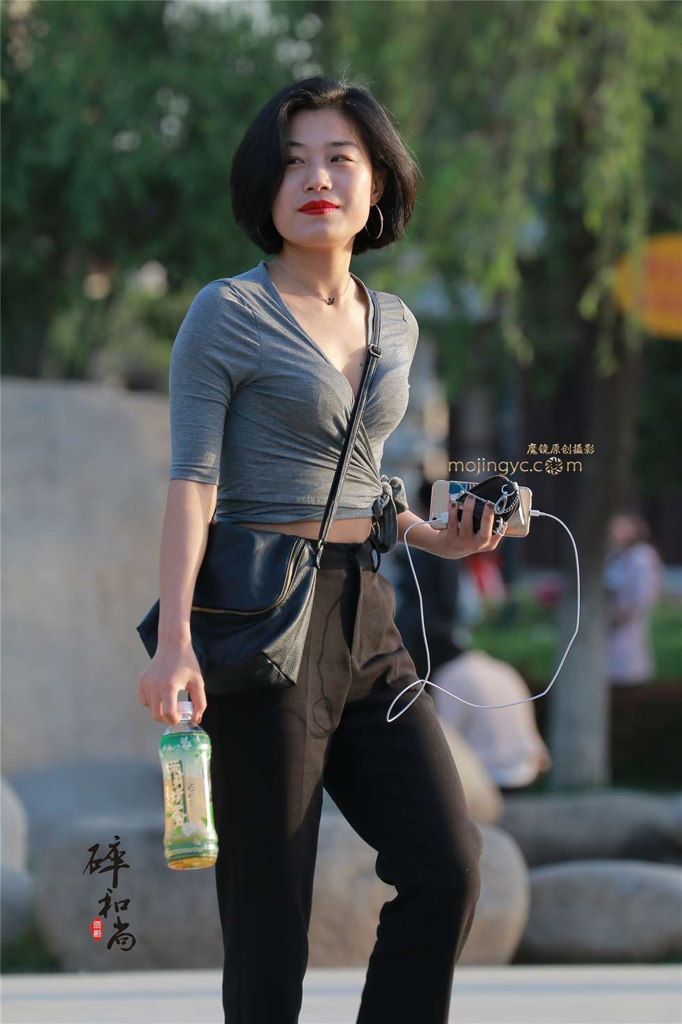 图片[1]-低胸少妇（13P）-街拍流行馆