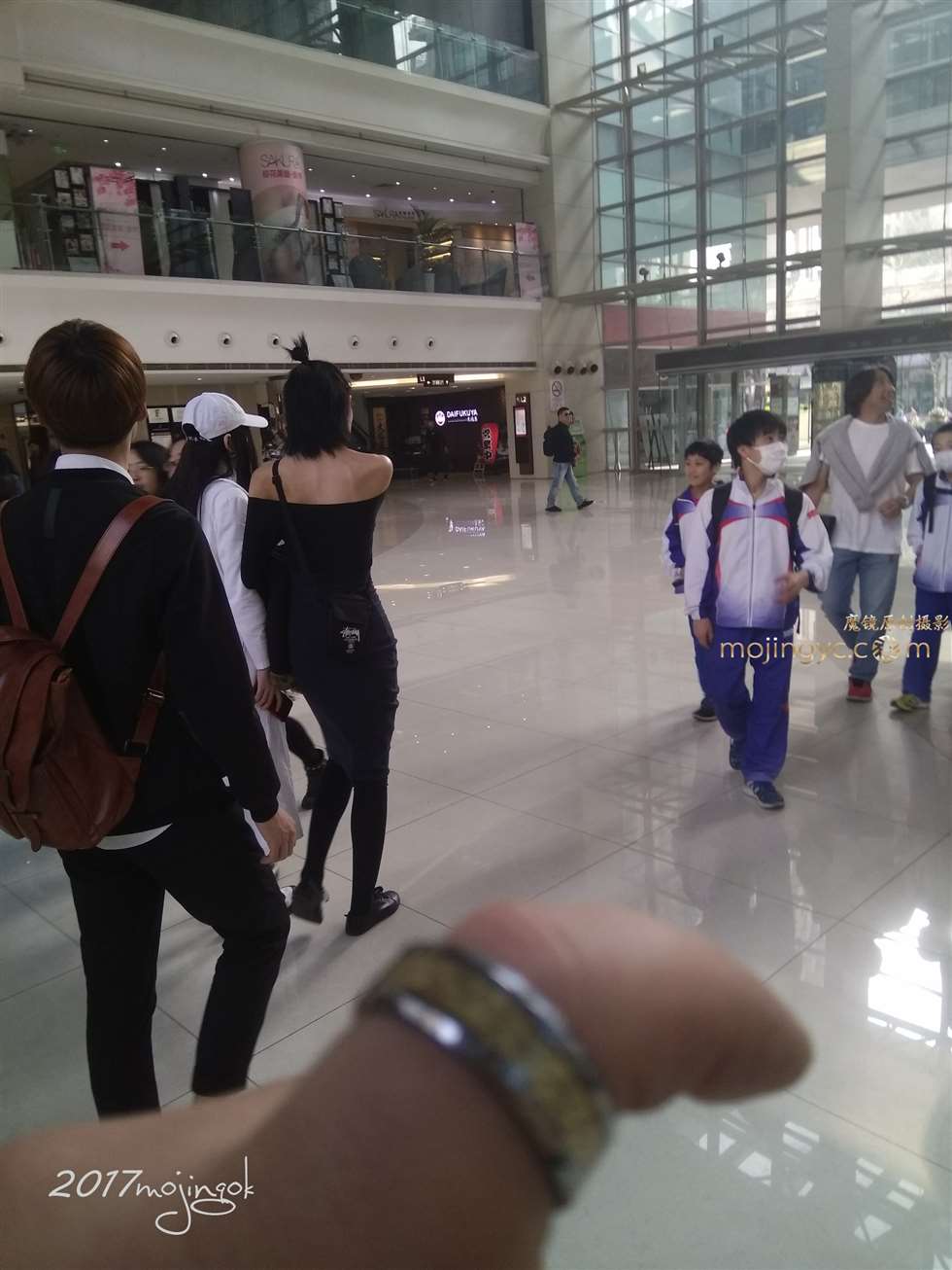 图片[2]-咔喳赛7 黑色中裙 真空上阵 （16p）-街拍流行馆
