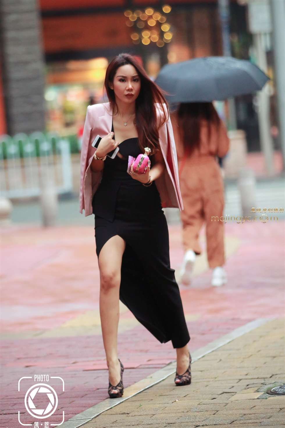图片[3]-高挑气质开叉长裙美女-街拍流行馆