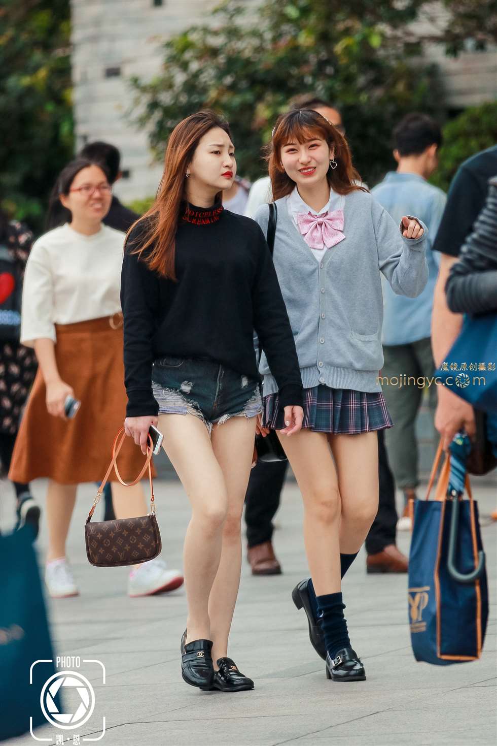 图片[5]-超短热裤学生学妹-街拍流行馆