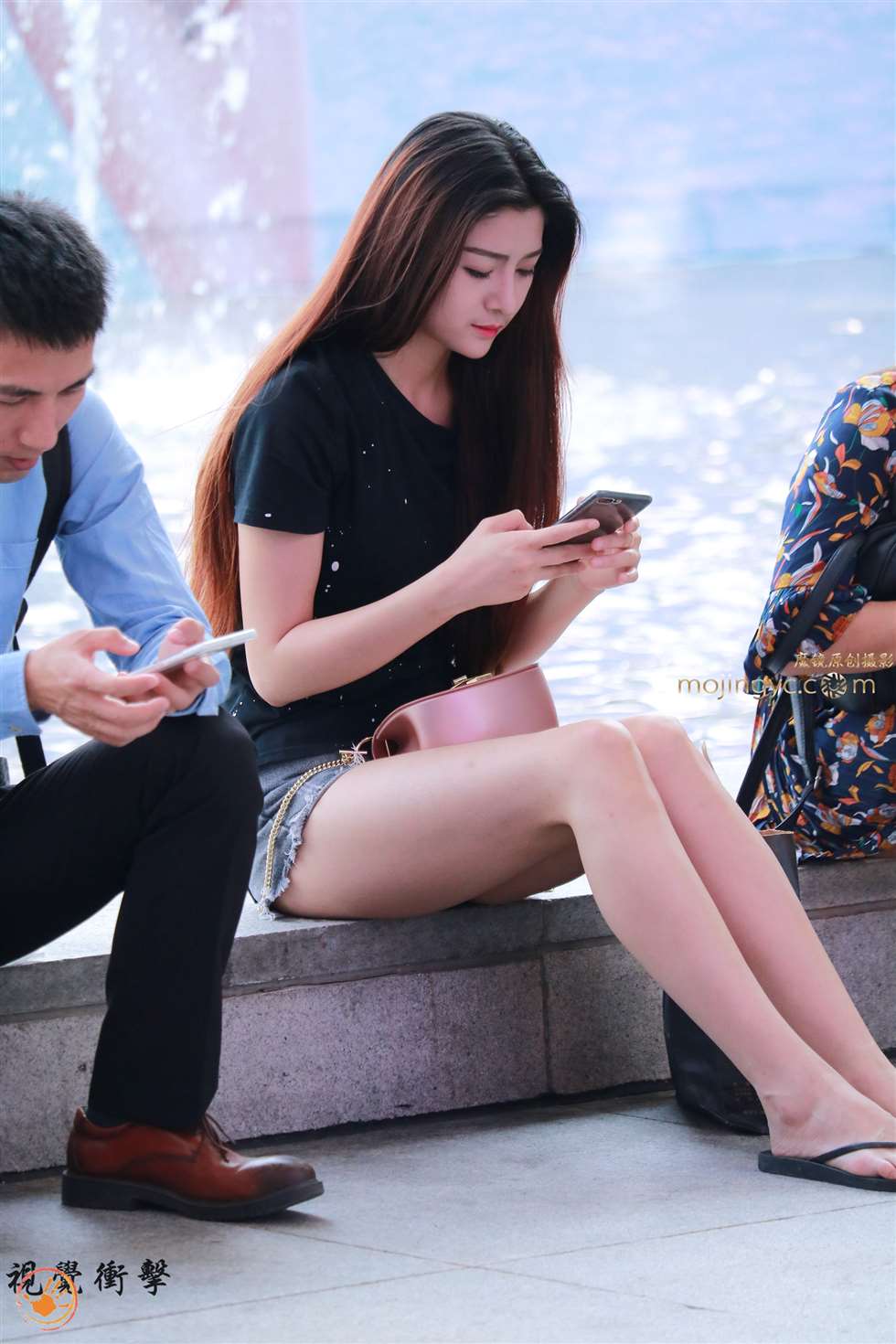 图片[4]-长腿美女 性感小热裤-街拍流行馆