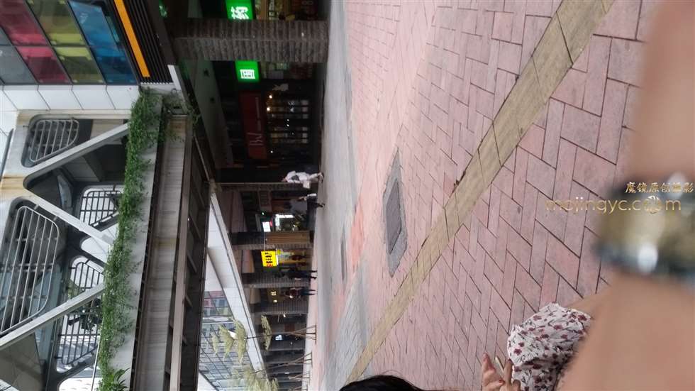图片[2]-紧牛小萝莉-街拍流行馆