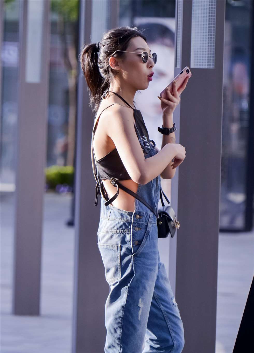 图片[1]-美背香肩漂亮-街拍流行馆