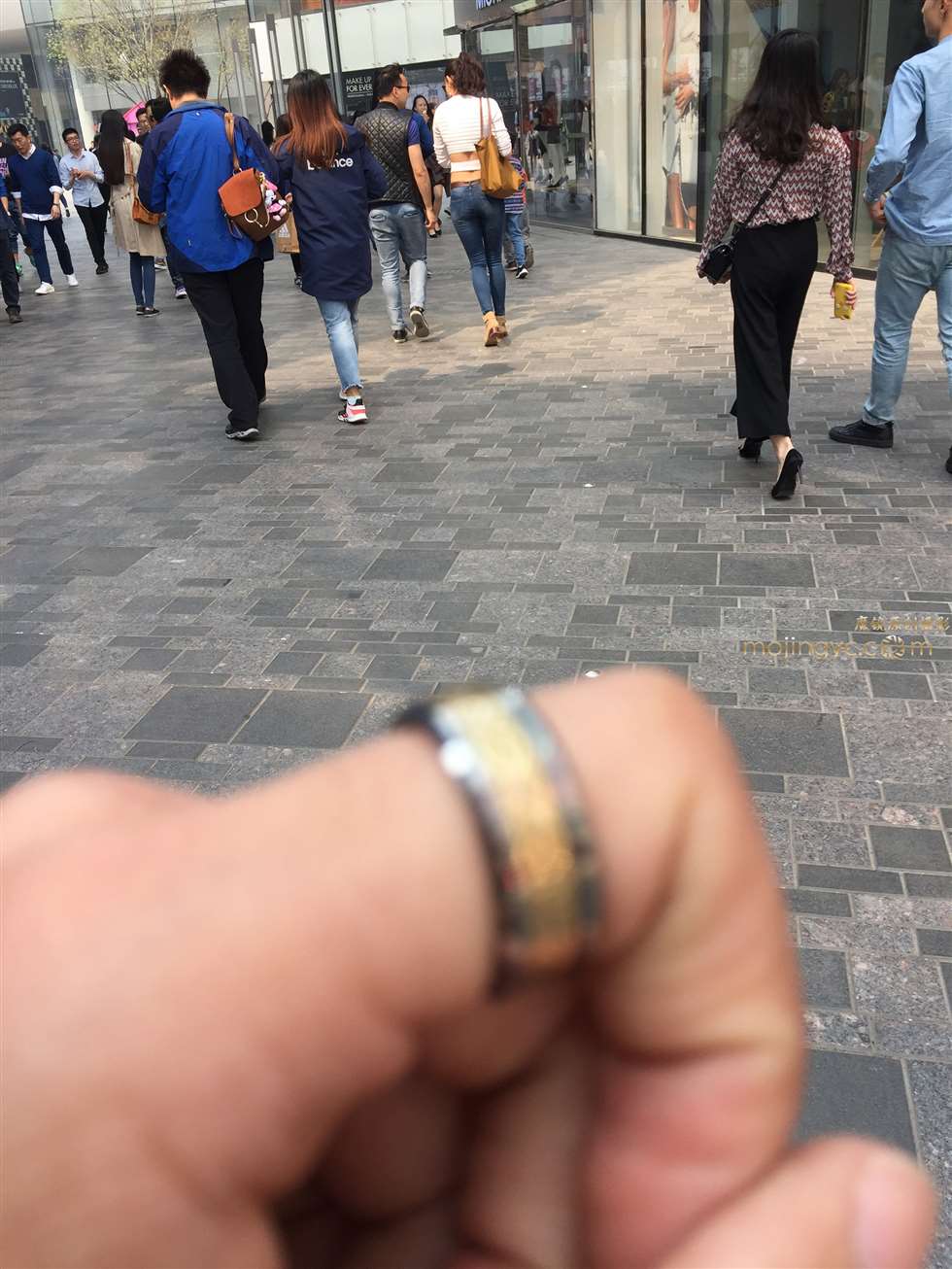 图片[2]-露腰紧衫紧牛-街拍流行馆