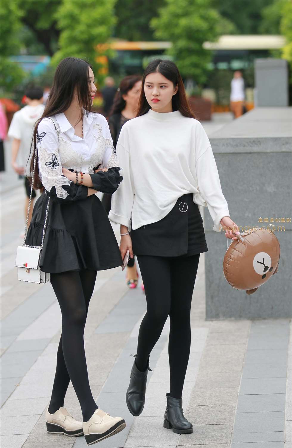 图片[1]-两个性格很可爱的高挑女生（附加搭讪视频）-街拍流行馆