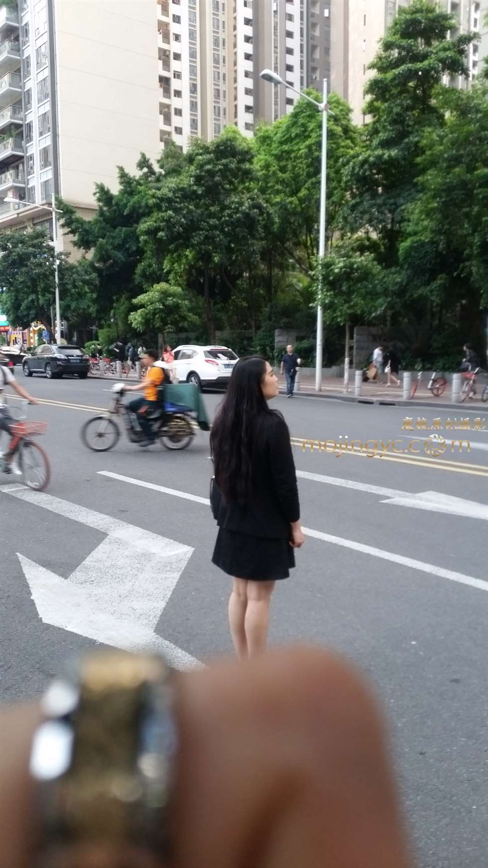图片[2]-粉裙美女婀娜性感的身材-街拍流行馆