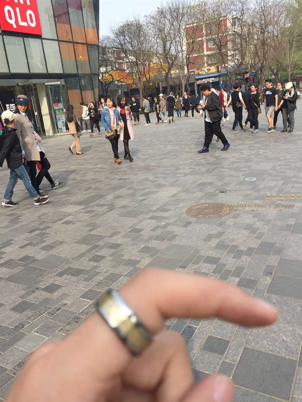 图片[2]-大开叉长裙高挑美女-街拍流行馆