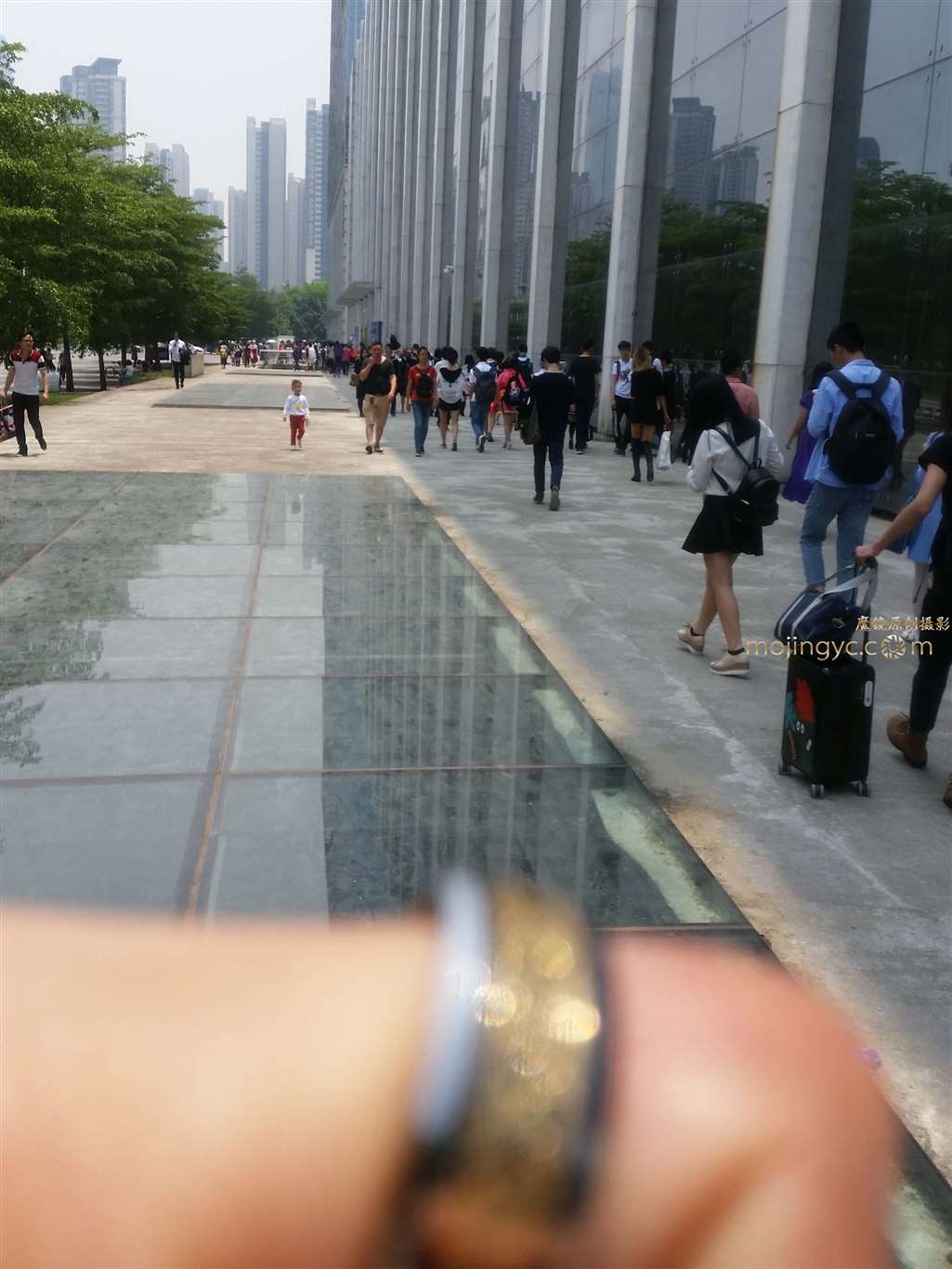 图片[2]-长靴短裙-街拍流行馆