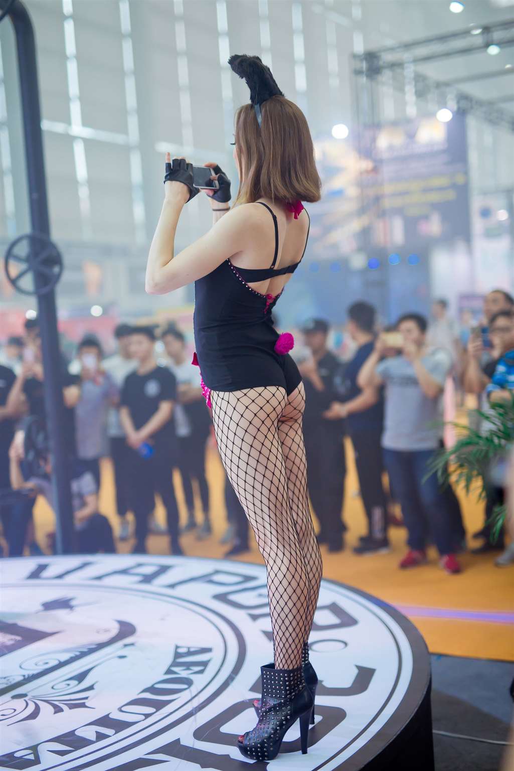 图片[2]-展会模特-网袜，翘臀（12）-街拍流行馆