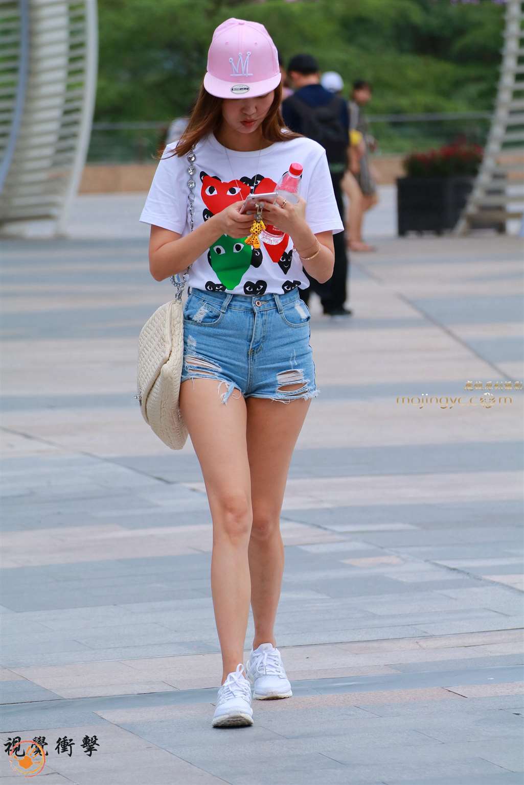 图片[3]-高腰热裤 大长腿美女-街拍流行馆