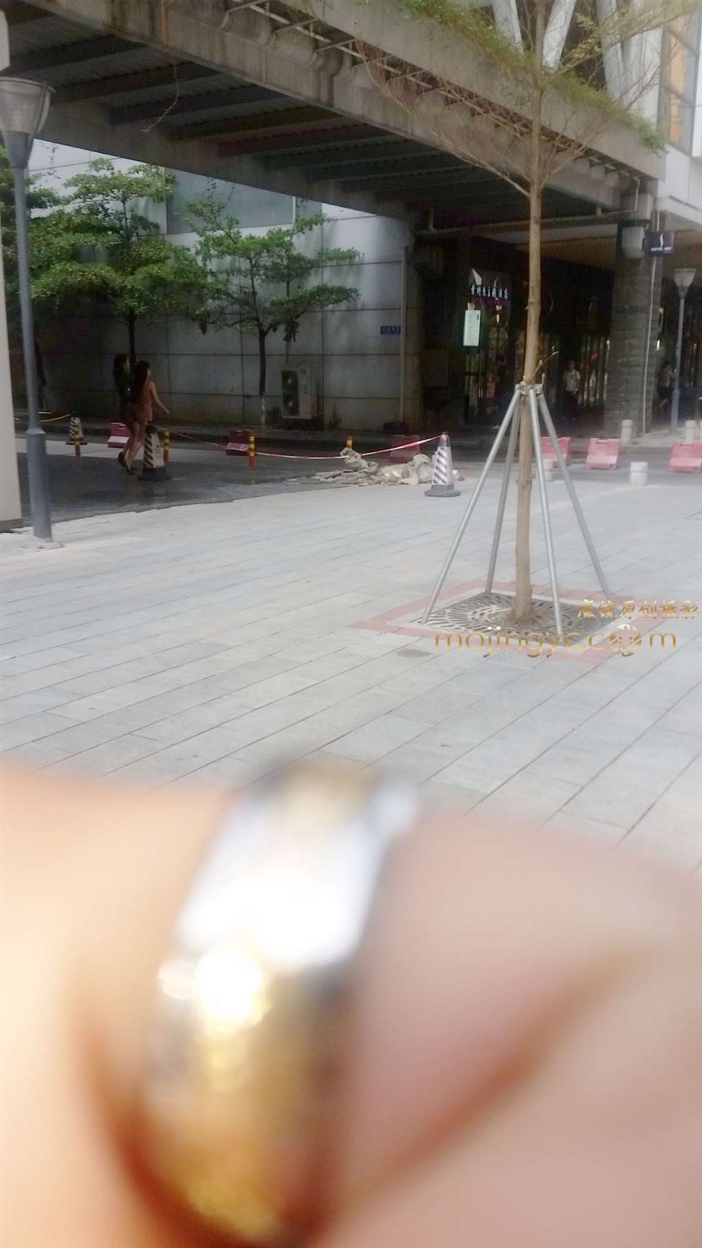 图片[2]-紧身粉裙-街拍流行馆