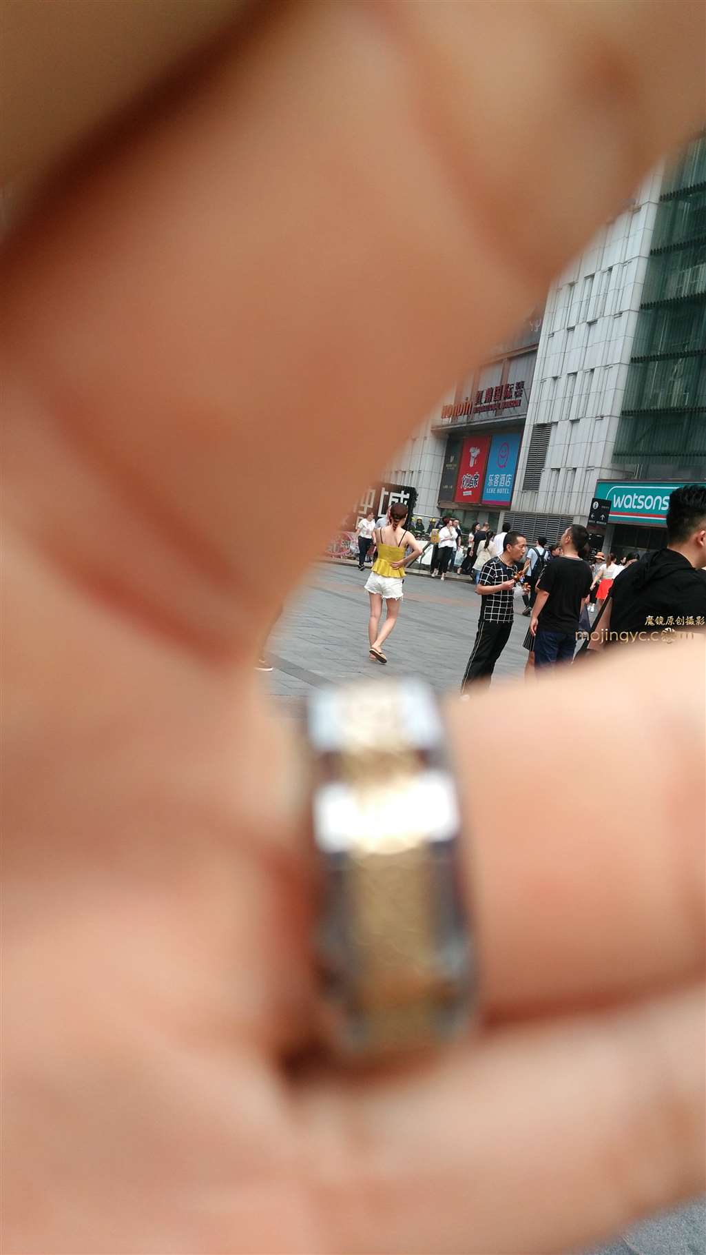 图片[2]-赛帖7 白净美女子-街拍流行馆