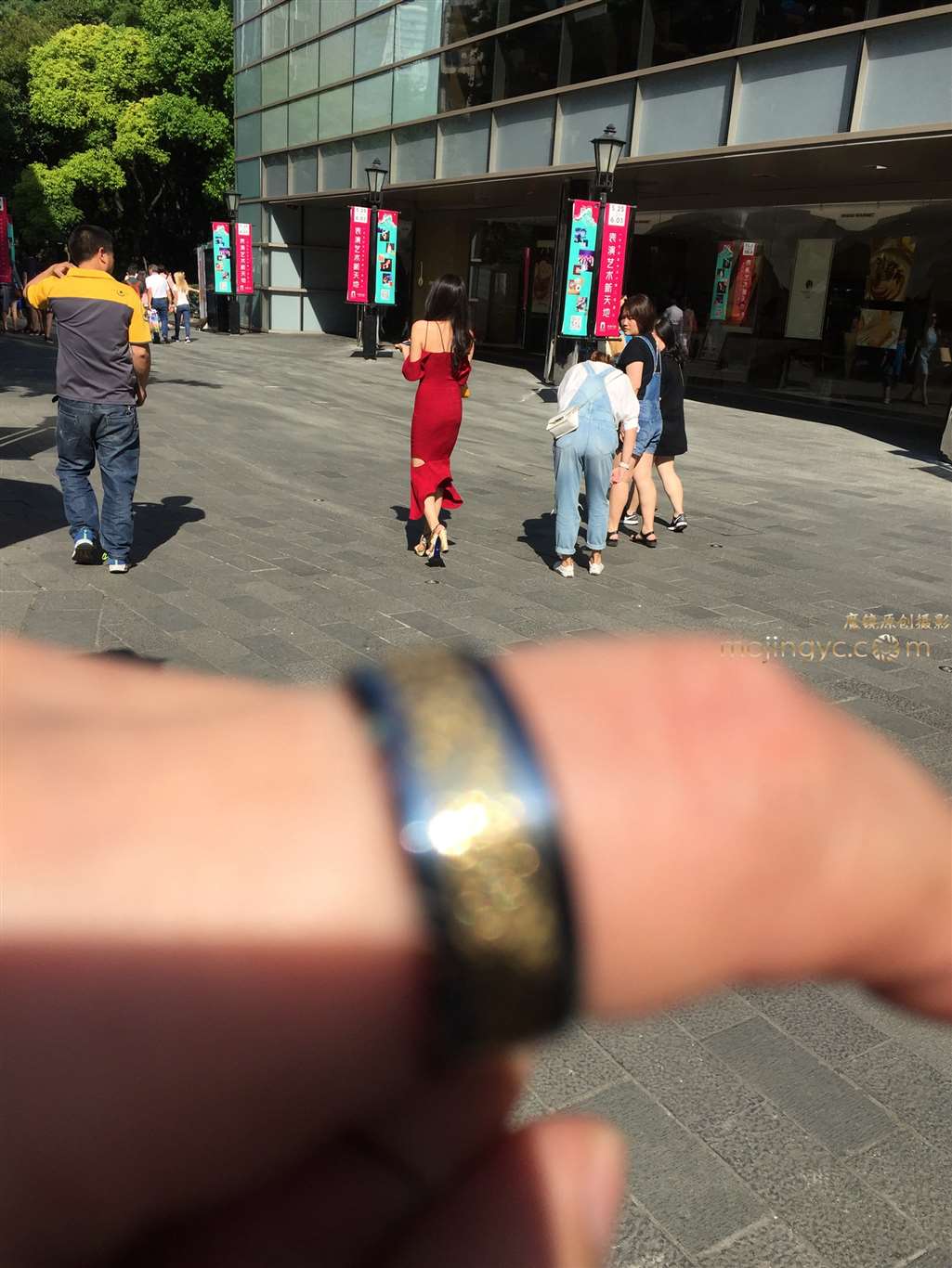 图片[2]-【验证街拍大赛NO.2】神摄手参赛15 吊带红裙（21P）-街拍流行馆