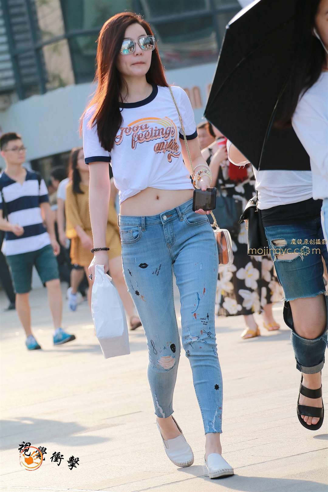 图片[4]-肚脐 浅蓝色紧牛美女-街拍流行馆