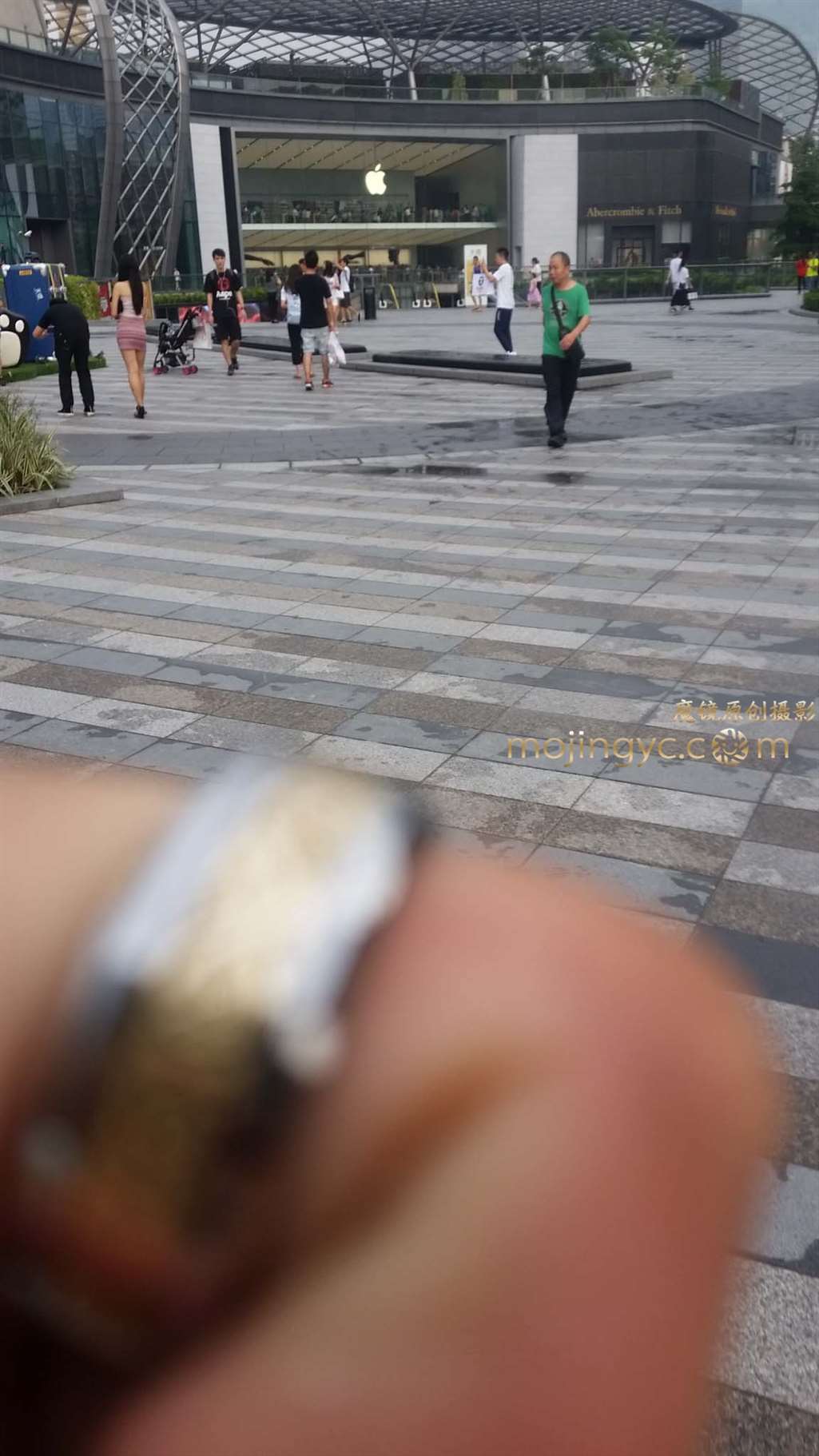 图片[2]-爱笑的女生 看着这腿心疼-街拍流行馆