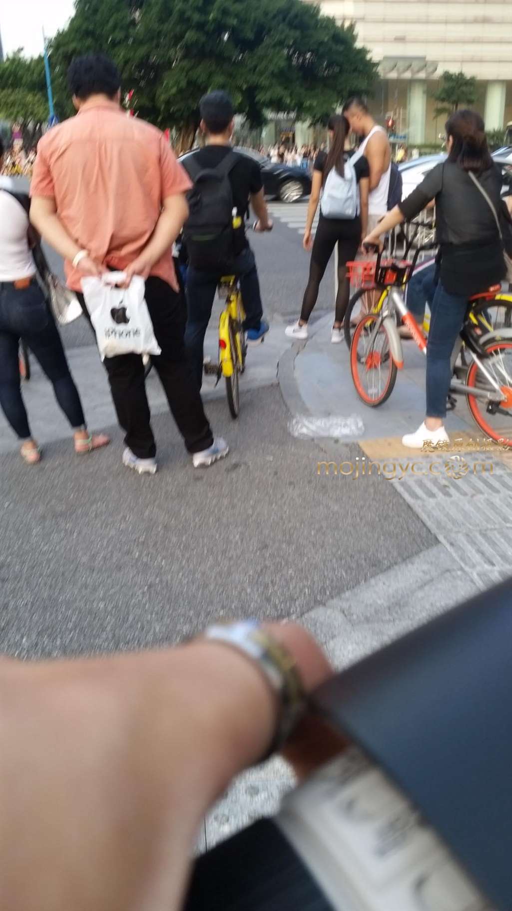 图片[2]-紧身裤-街拍流行馆