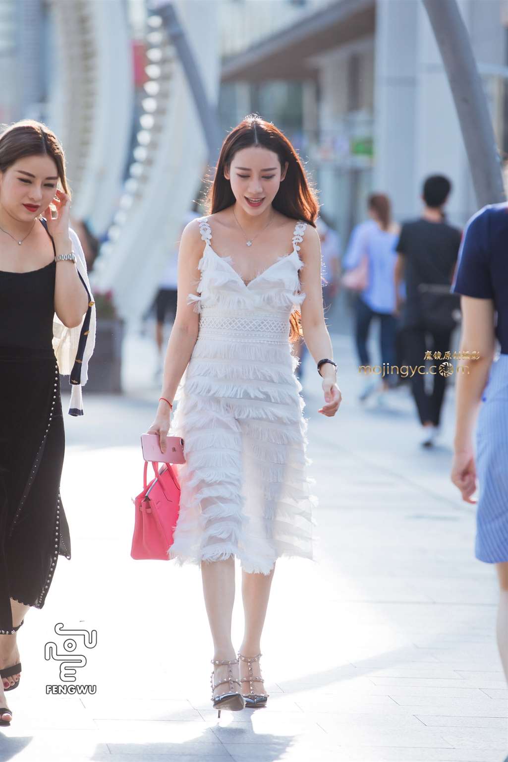图片[1]-吊带连衣长裙，裸腿，凉高，美女（13）-街拍流行馆