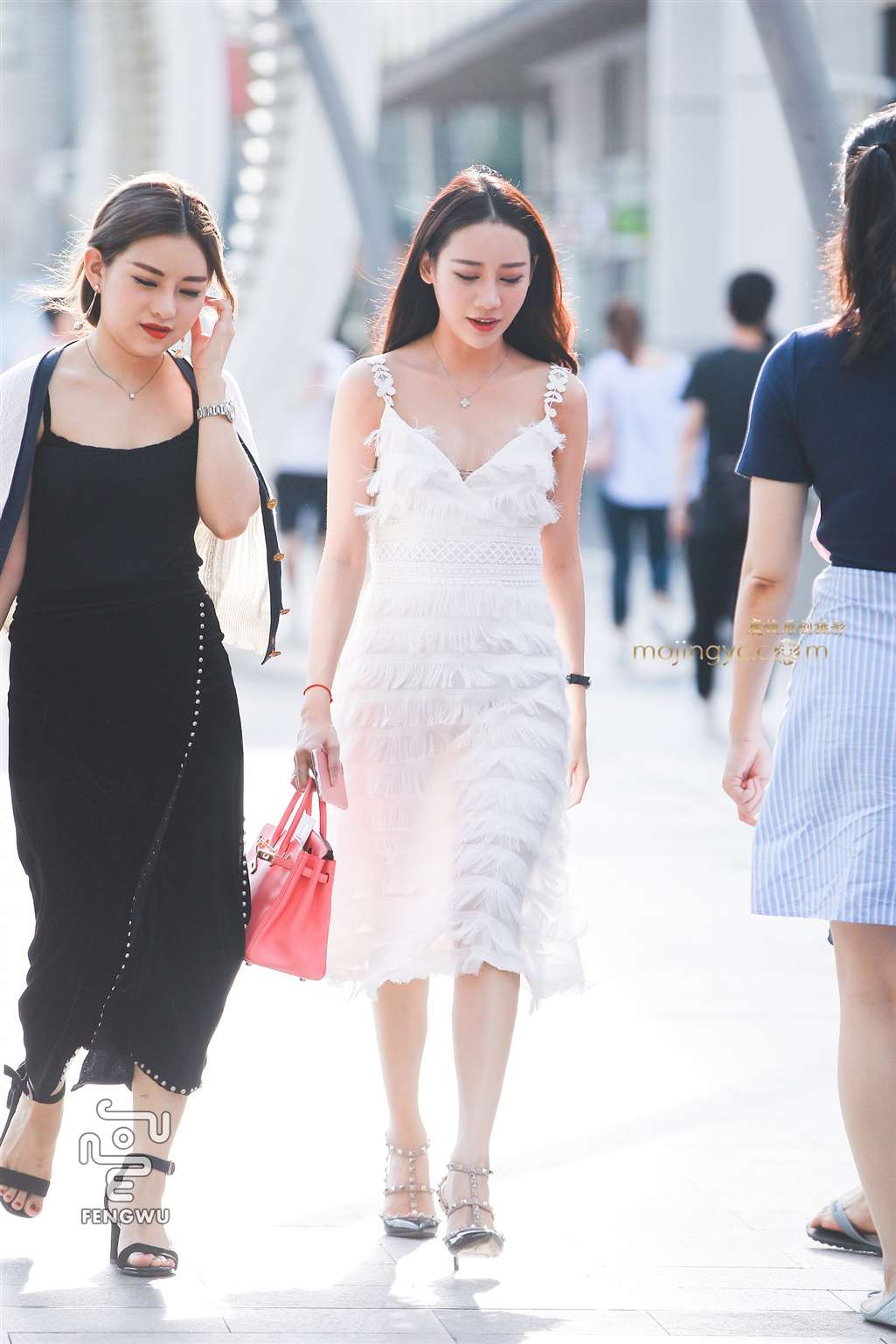 图片[3]-吊带连衣长裙，裸腿，凉高，美女（13）-街拍流行馆