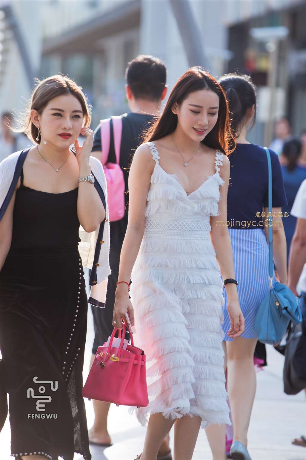 图片[5]-吊带连衣长裙，裸腿，凉高，美女（13）-街拍流行馆