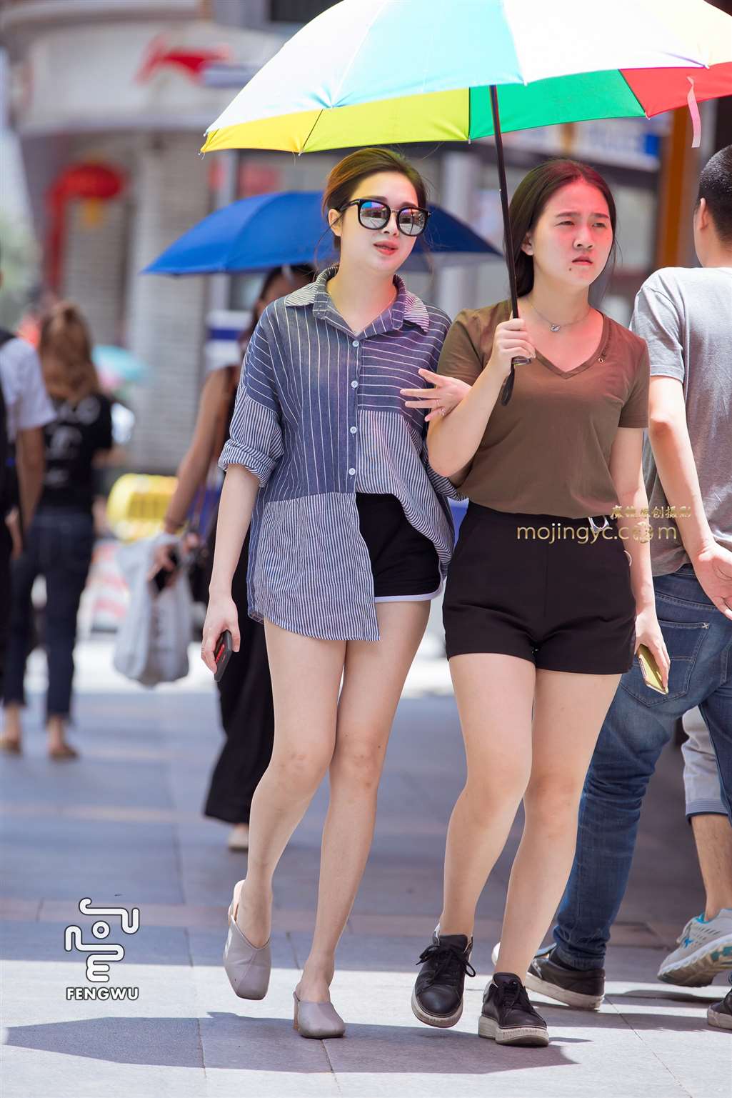 图片[1]-热裤，美腿，美女（10）-街拍流行馆