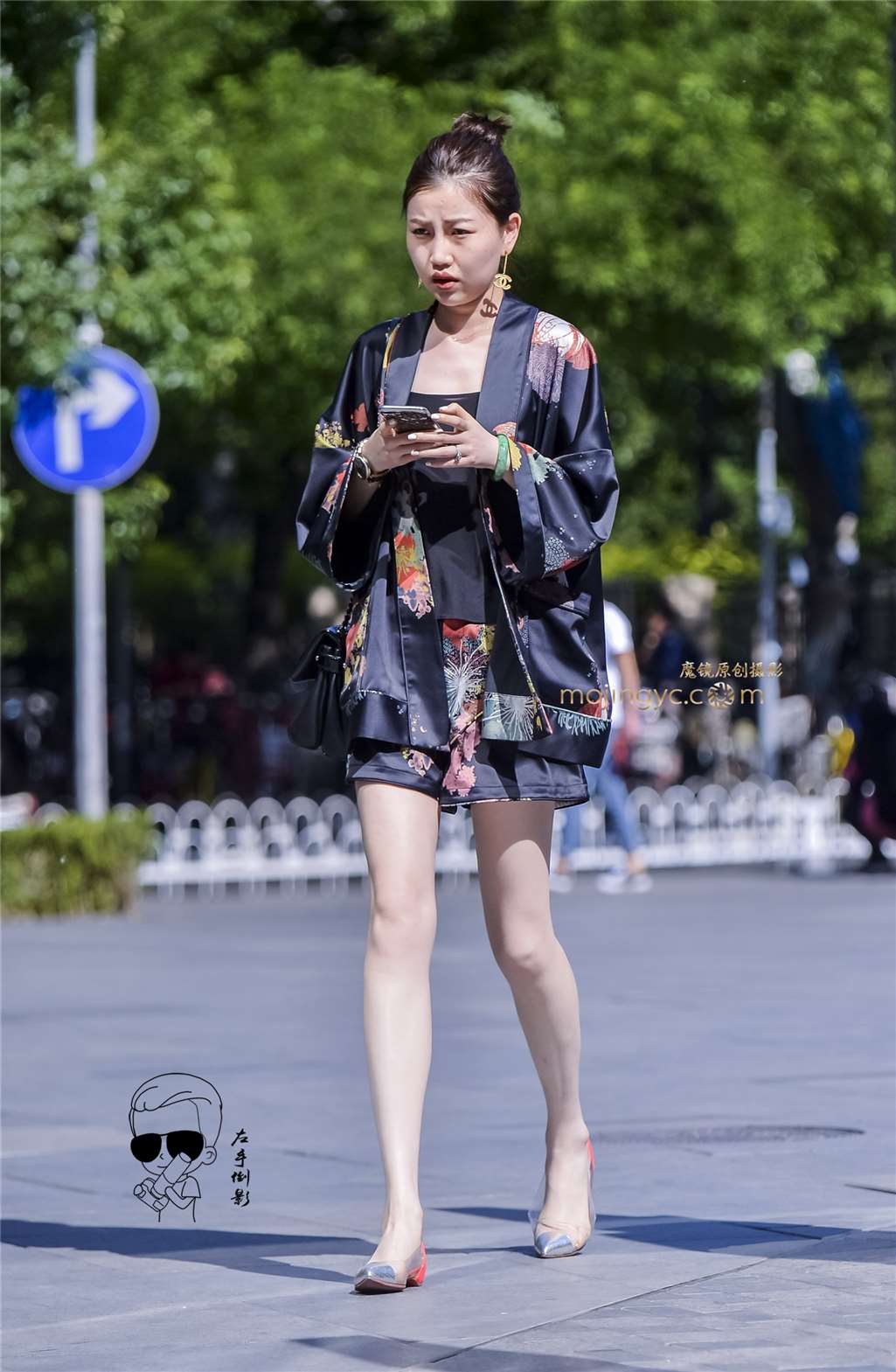 图片[1]-大长腿美女-街拍流行馆
