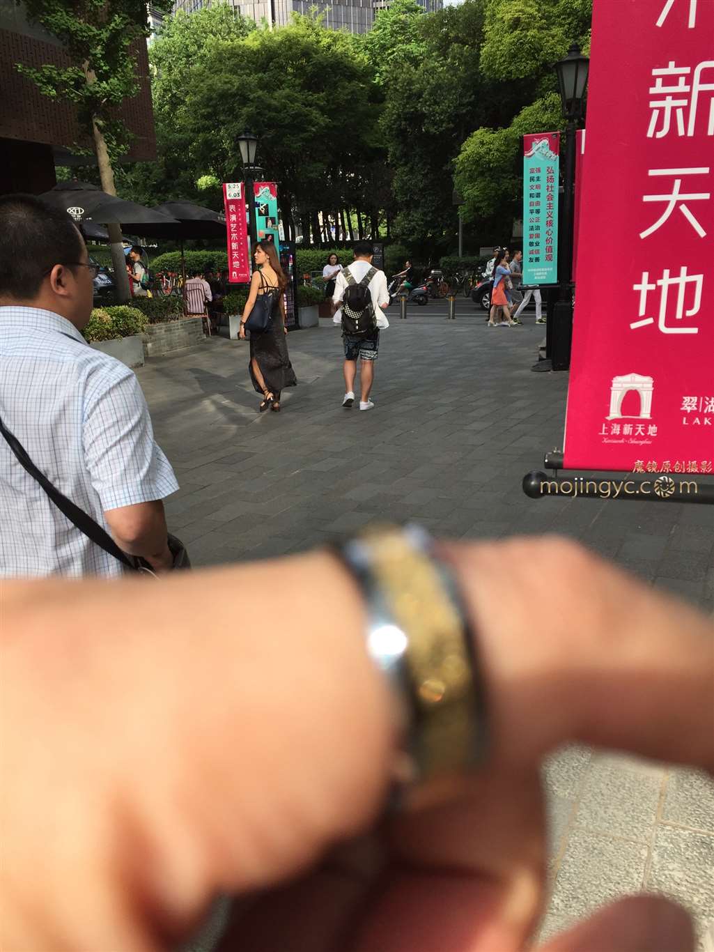 图片[2]-【验证街拍大赛NO.2】神摄手参赛44 吊带开叉裙-街拍流行馆