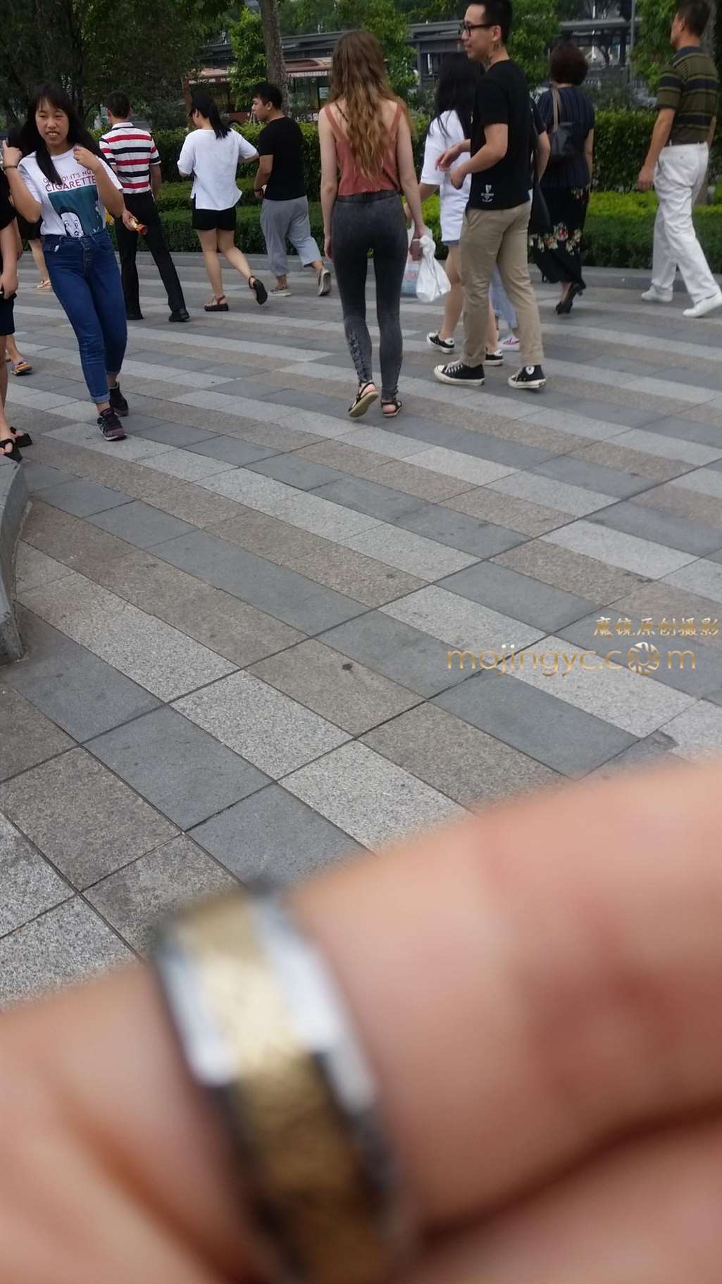 图片[2]-紧绷牛仔 美若天仙-街拍流行馆