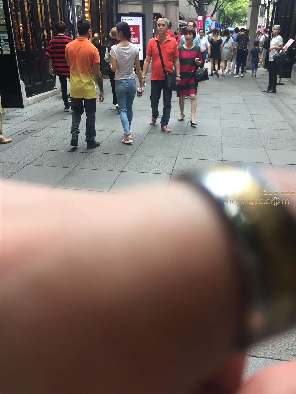 图片[2]-【验证街拍大赛NO.2】神摄手参赛49 白衫，浅色紧牛-街拍流行馆