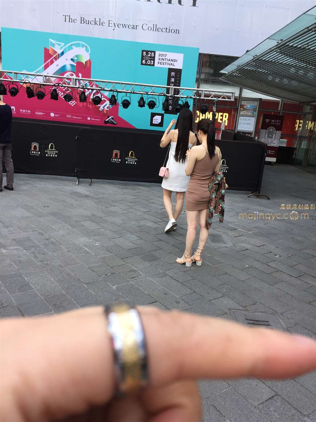 图片[2]-【验证街拍大赛NO.2】神摄手参赛52 吊带紧身裙-街拍流行馆