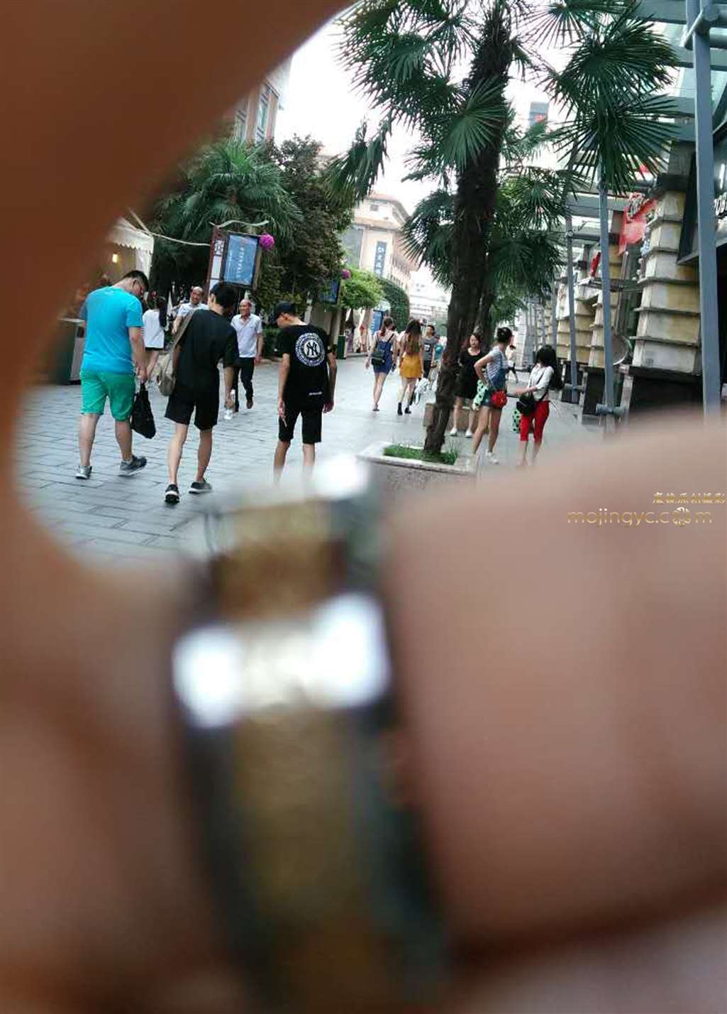 图片[2]-兰吊带裹身裙西女-街拍流行馆