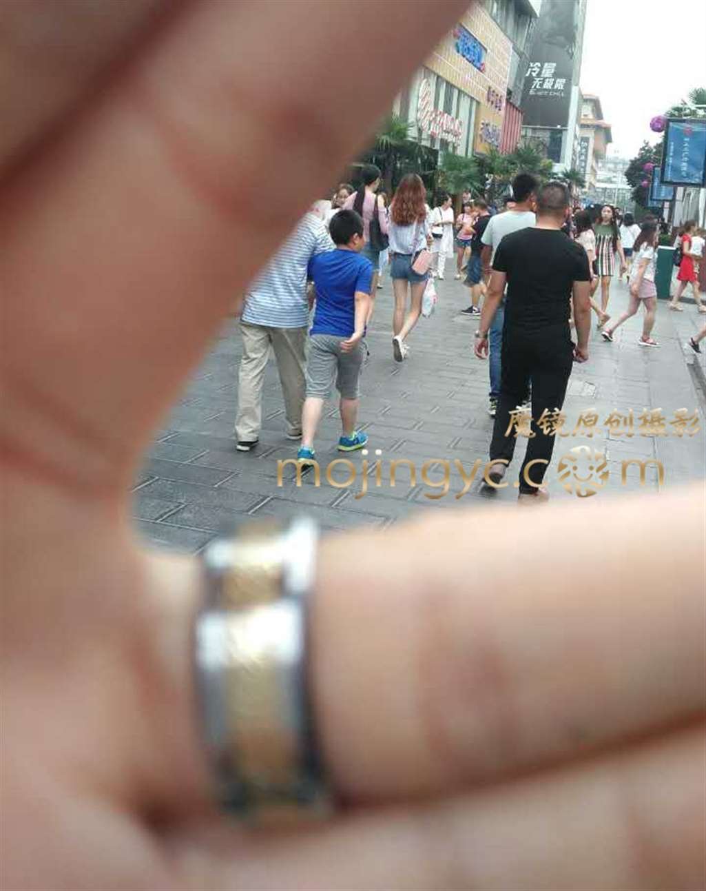 图片[2]-长腿丰臀靓女-街拍流行馆
