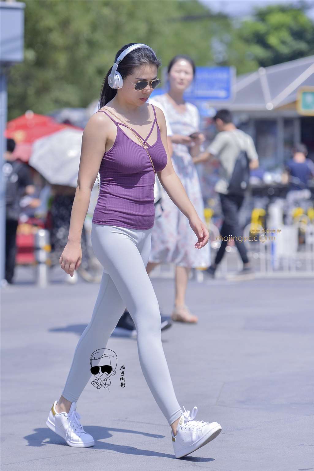 图片[3]-紧抱裤凸显美腿魅力吸晴-街拍流行馆