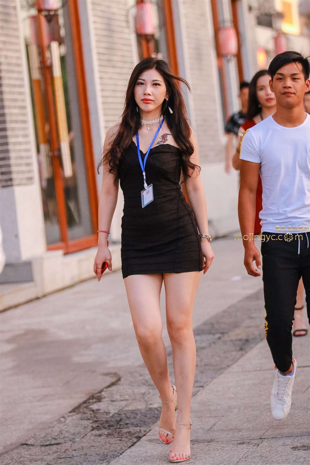 图片[1]-性感的丰臀美少妇-街拍流行馆