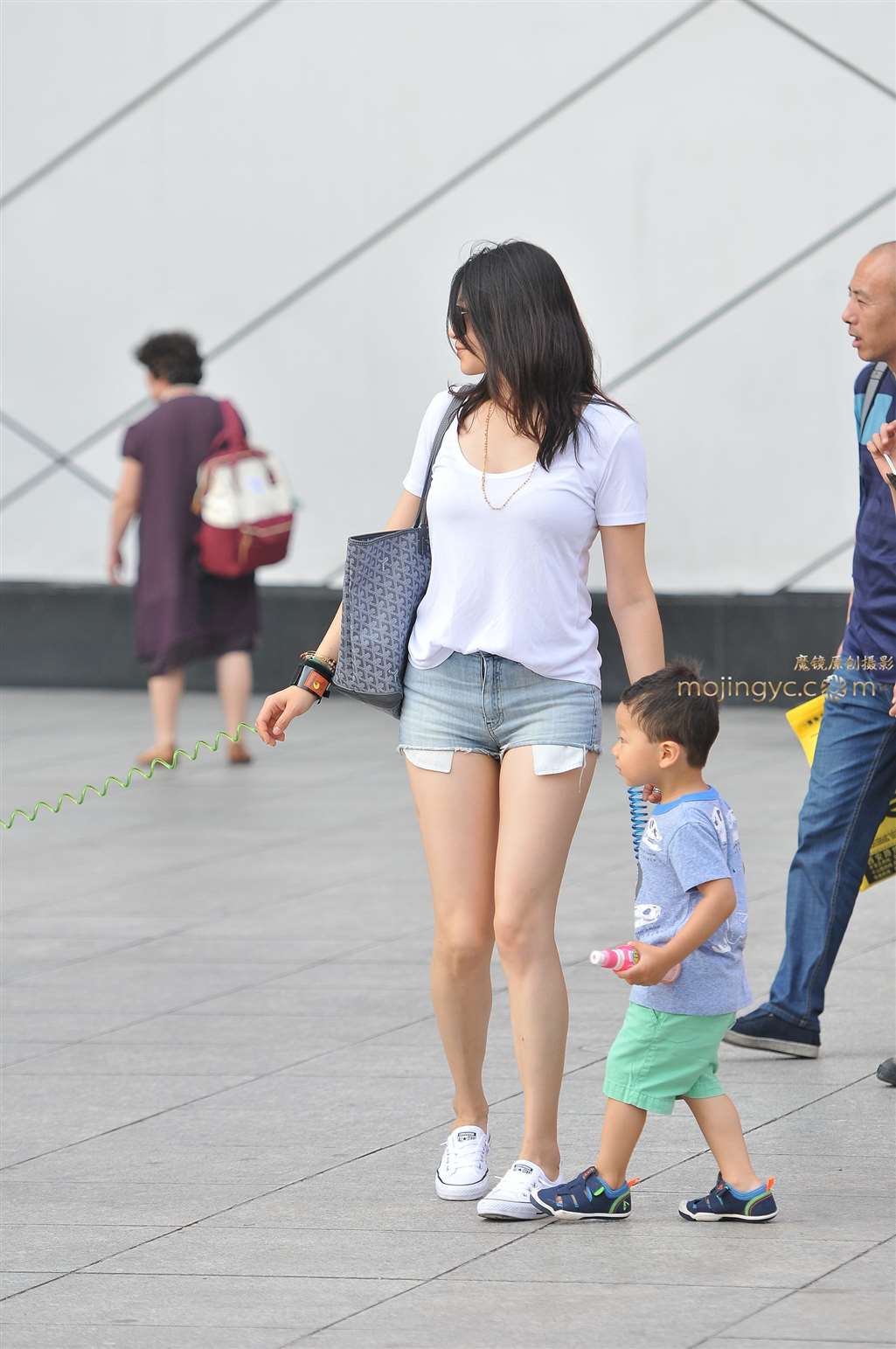图片[3]-丰韵少妇热裤月牙儿-街拍流行馆