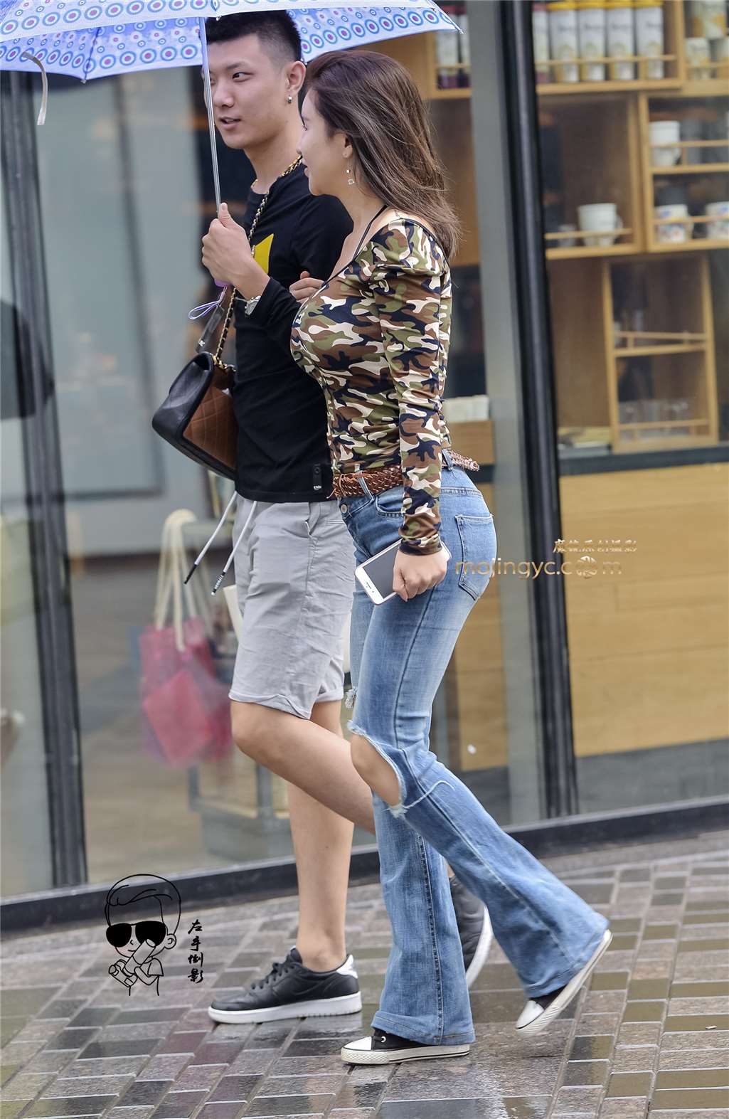 图片[1]-翘臀美女性感吸晴-街拍流行馆