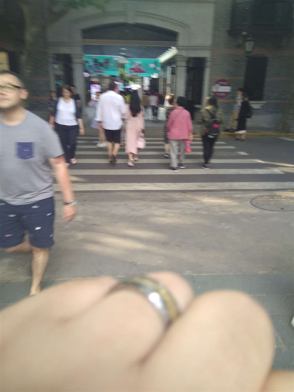 图片[2]-咔喳赛22 长裙少妇 貌似T裤-街拍流行馆