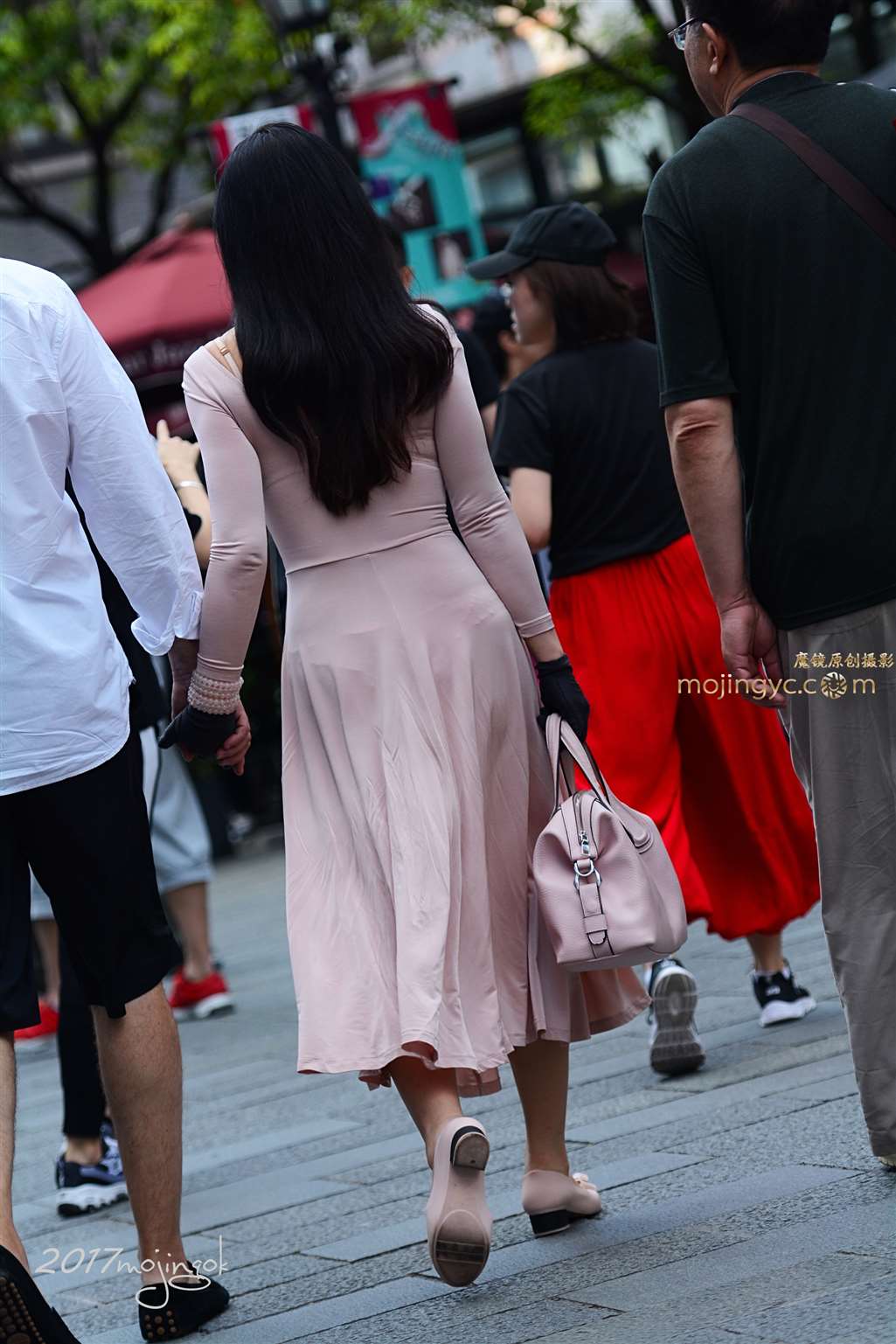 图片[3]-咔喳赛22 长裙少妇 貌似T裤-街拍流行馆
