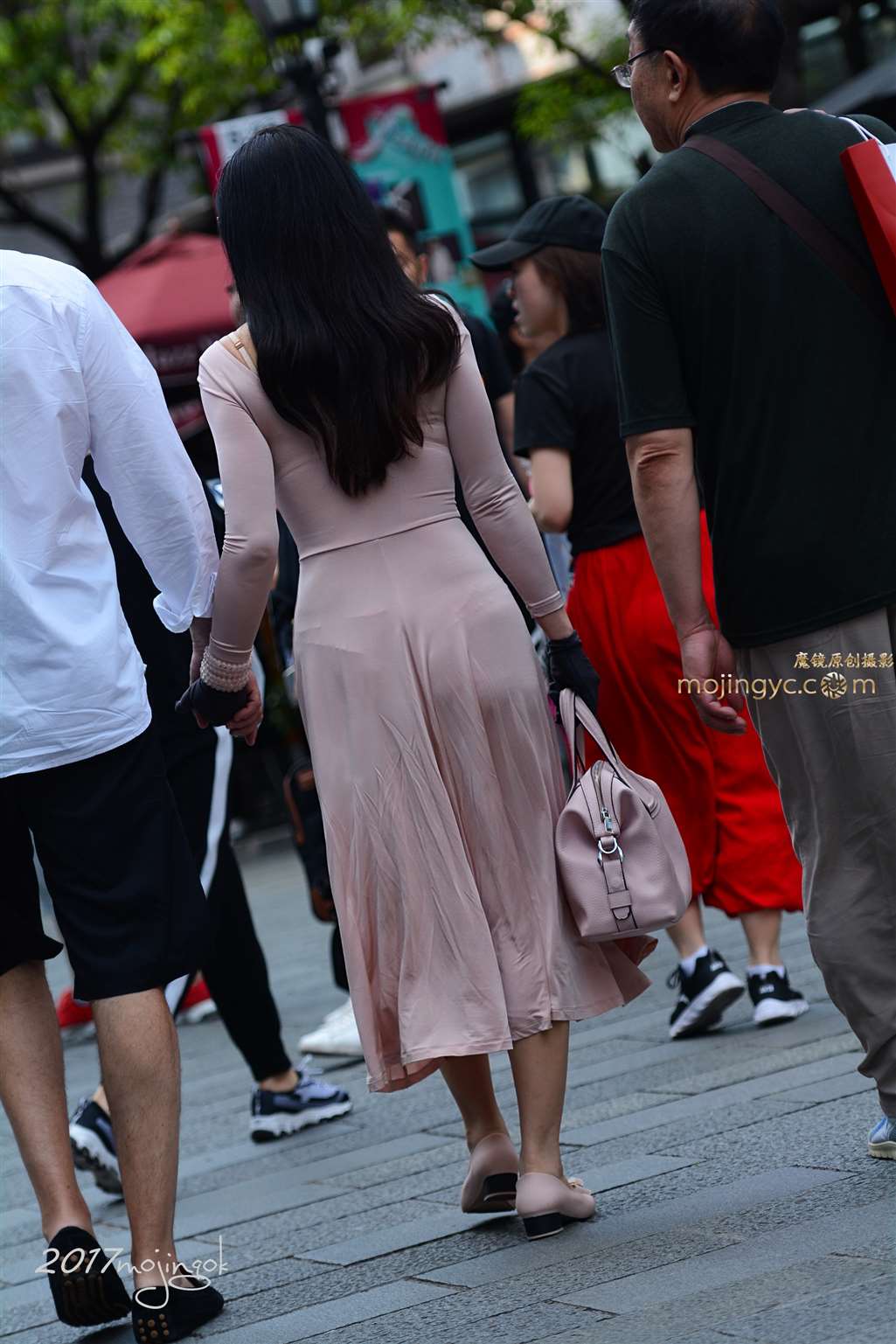 图片[4]-咔喳赛22 长裙少妇 貌似T裤-街拍流行馆
