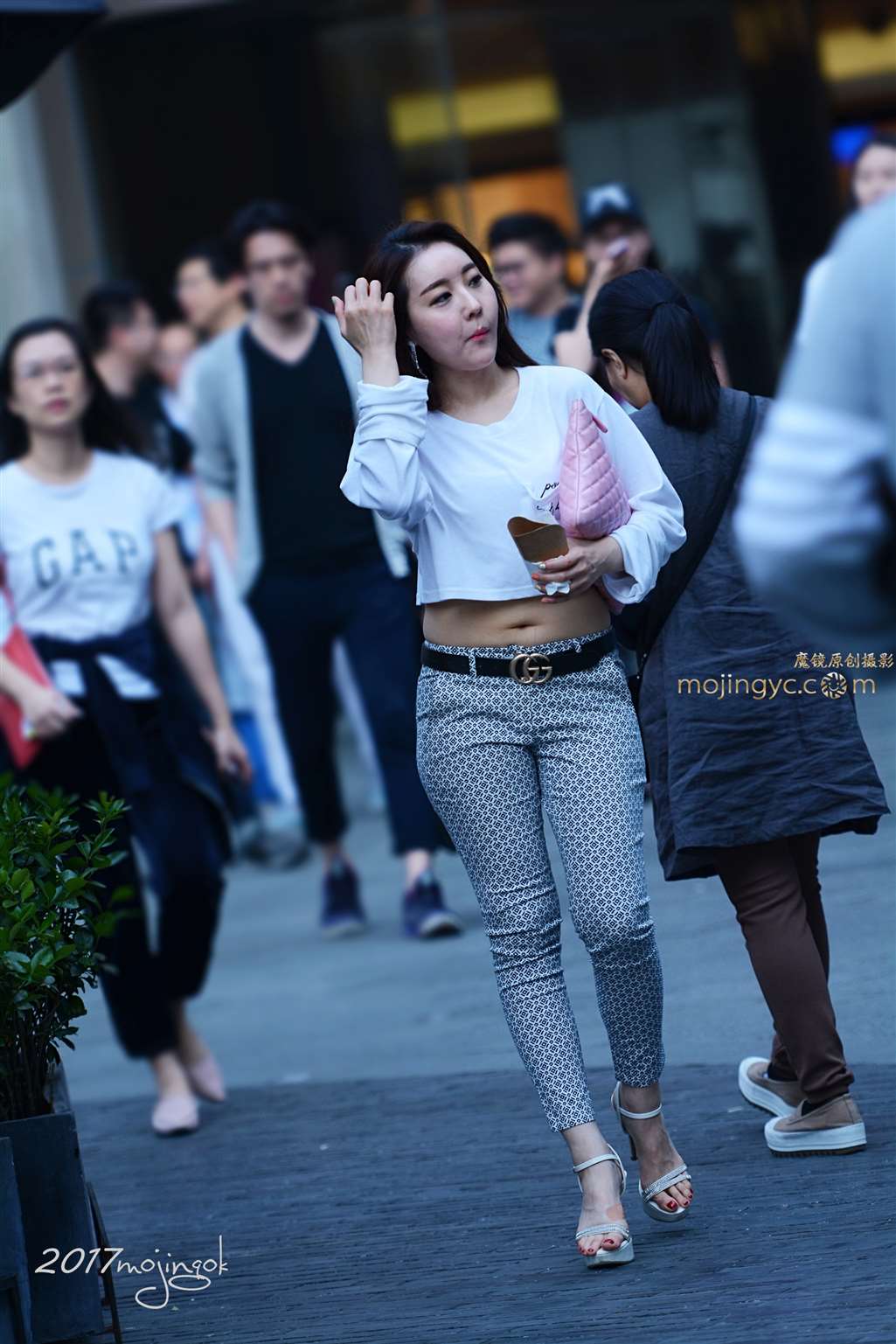 图片[1]-咔喳赛30 韵味少妇-街拍流行馆