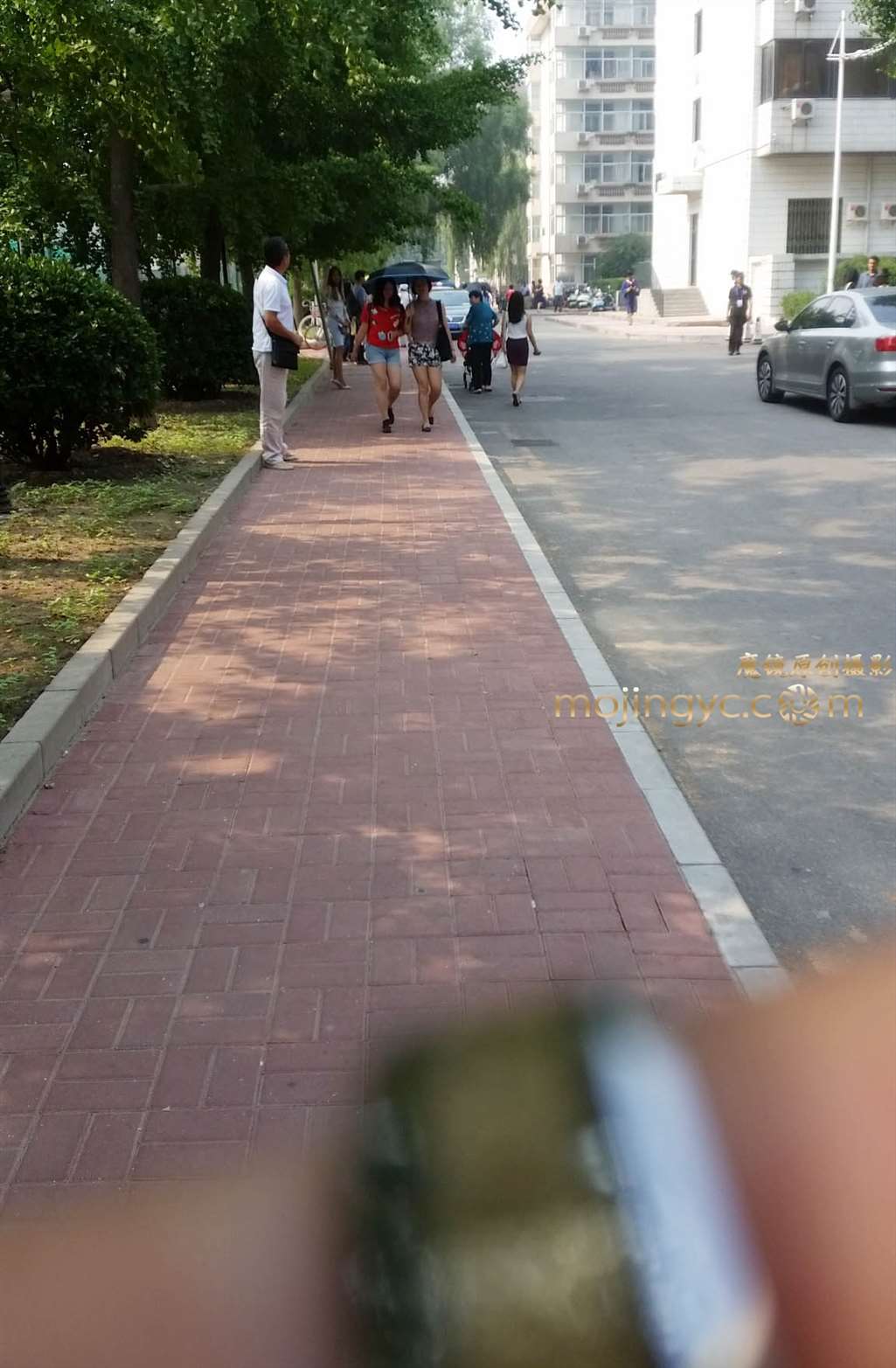 图片[2]-校园里一个身材不错的留学生-街拍流行馆