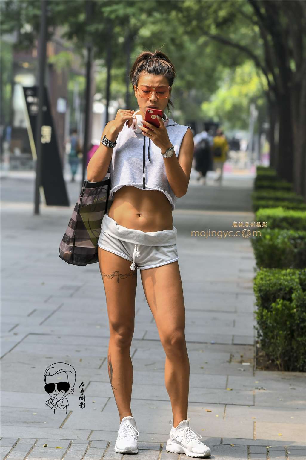 图片[5]-咖啡色美女热裤性感火辣-街拍流行馆