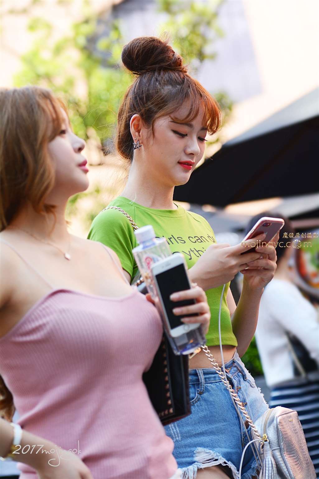 图片[3]-咔喳赛34 热裤妹身后跟着一大串-街拍流行馆