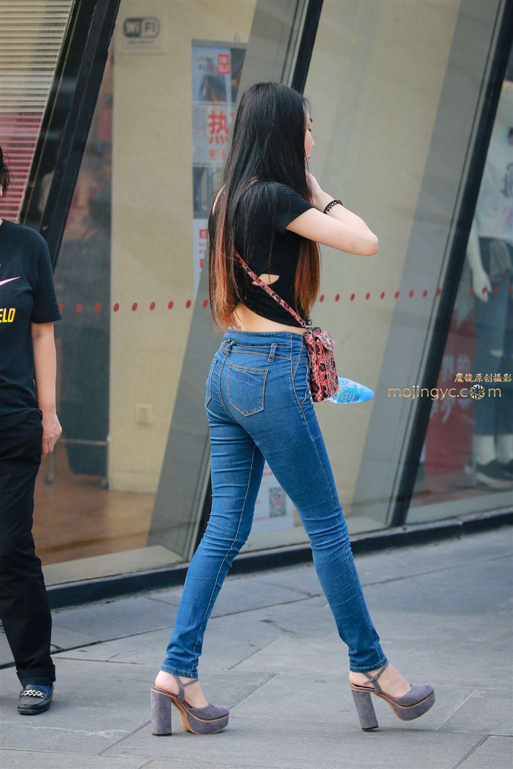 图片[1]-长腿牛仔-街拍流行馆